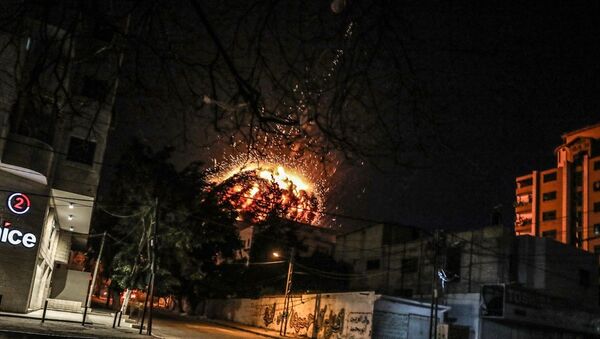 İsrail'den Gazze Şeridi'nde Anadolu Ajansı ofisinin de bulunduğu binaya hava saldırısı - Sputnik Türkiye