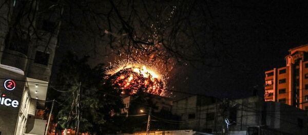 İsrail'den Gazze Şeridi'nde Anadolu Ajansı ofisinin de bulunduğu binaya hava saldırısı - Sputnik Türkiye