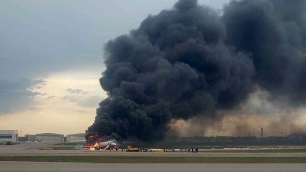 Rus havayolu şirketi Aeroflot uçağı Şeremetyevo Havalimanı’na acil iniş yaparken alev aldı: 41 ölü - Sputnik Türkiye