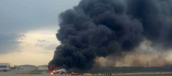 Rus havayolu şirketi Aeroflot uçağı Şeremetyevo Havalimanı’na acil iniş yaparken alev aldı: 41 ölü - Sputnik Türkiye