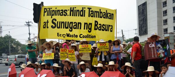 Kanada'nın 2013-2014 yılları arasında Filipinler'e bıraktığı 2450 ton çöp, çevreciler tarafından protesto edildi. - Sputnik Türkiye