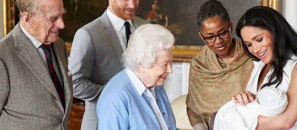 İngiliz kraliyet ailesinin yeni üyesine Archie adı verildi - Sputnik Türkiye