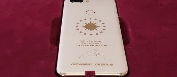 General Mobile'ın Erdoğan'a özel ürettiği telefon - Sputnik Türkiye