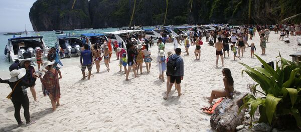 Tayland'da Ko Phi Phi Lee adasındaki Maya Koyu  - Sputnik Türkiye