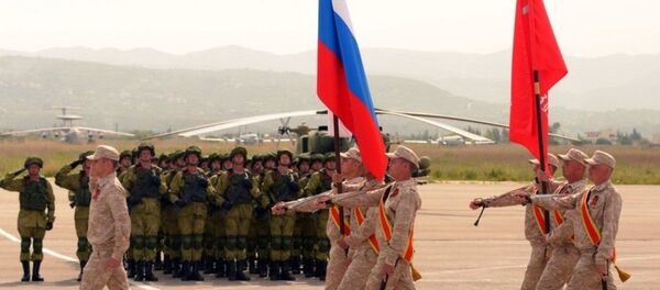 Rusya'nın Suriye’deki Hmeymim üssünde Zafer Günü geçidi  - Sputnik Türkiye