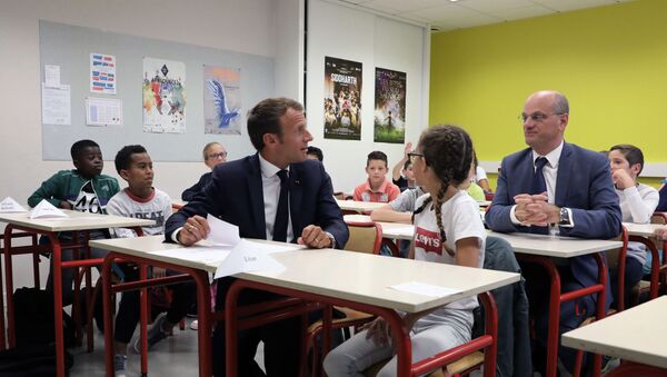 Fransa Cumhurbaşkanı Emmanuel Macron ve Eğitim Bakanı Jean-Michel Blanquer - Sputnik Türkiye