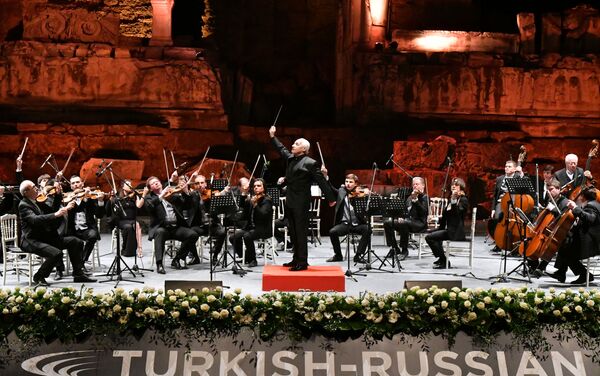  Türk - Rus Klasik Müzik Festivali'nde Şef Vladimir Spivakov ve Moskova Virtüözleri'nin konseri büyük bir ilgiyle dinlendi.  - Sputnik Türkiye