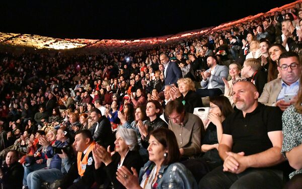  Türk - Rus Klasik Müzik Festivali'nin açılış gecesinde yaklaşık 2 bin kişi vardı.  - Sputnik Türkiye