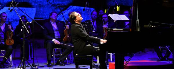  Türk - Rus Klasik Müzik Festivali'nde Fazıl Say Moskova Virtüözleri'ne eşlik etti. - Sputnik Türkiye