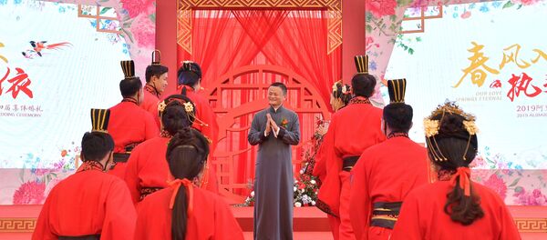 Alibaba’nın kurucusu ve başkanı Jack Ma, şirketin toplu evlilik törenine katıldı. - Sputnik Türkiye