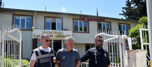 2 çocuğu iş yerine kilitleyip cinsel istismarda bulunduğu iddia edilen M.F. - Sputnik Türkiye