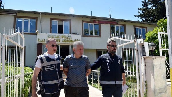 2 çocuğu iş yerine kilitleyip cinsel istismarda bulunduğu iddia edilen M.F. - Sputnik Türkiye