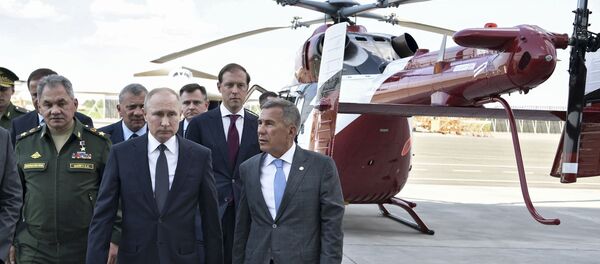 Rusya Devlet Başkanı Vladimir Putin, Kazan’da Rus ordusunun yeni uçak ve helikopterlerini inceledi. Rusya Devlet Başkanı Vladimir Putin, Kazan’da Rus ordusunun yeni uçak ve helikopterlerini inceledi. - Sputnik Türkiye