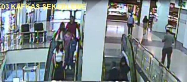 Yürüyen merdivende etek altı fotoğrafa taciz davası - Sputnik Türkiye