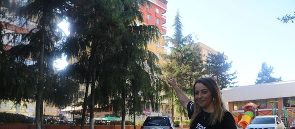 rize’de yerde yatan kargaya merhamet ederek kenara koymak isteyen ilknur civil yetişkin kargaların saldırısına uğradı. - Sputnik Türkiye