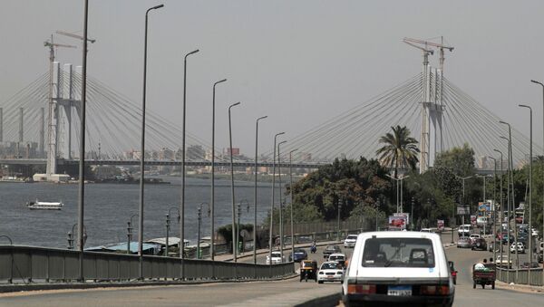 Kahire çevresinde Ravd el Farac Ekseni projesinin bir parçası olan 'Çok Yaşa Mısır' isimli asma köprü - Sputnik Türkiye