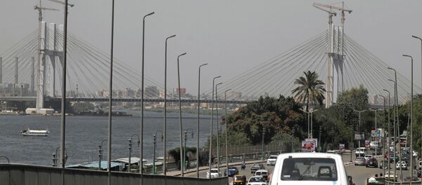 Kahire çevresinde Ravd el Farac Ekseni projesinin bir parçası olan 'Çok Yaşa Mısır' isimli asma köprü - Sputnik Türkiye