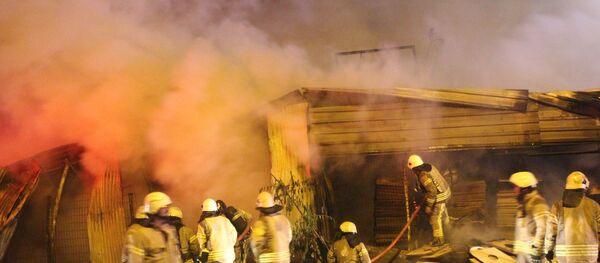 Küçükçekmece'de palet fabrikasında çıkan yangın söndürüldü - Sputnik Türkiye