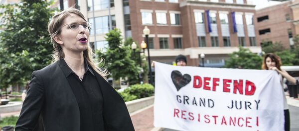 ABD'nin askeri ve diplomatik sırlarını WikiLeaks ile paylaşan eski ordu istihbarat analisti Chelsea Manning - Sputnik Türkiye