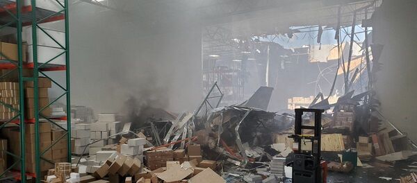 ABD'de eğitim uçuşu yapan F-16, bir deponun çatısına düştü - Sputnik Türkiye