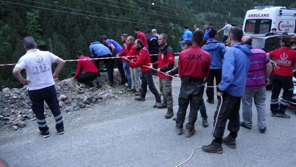 AA muhabirini arama çalışmalarında 2 asker suya kapılarak hayatını kaybetti - Sputnik Türkiye