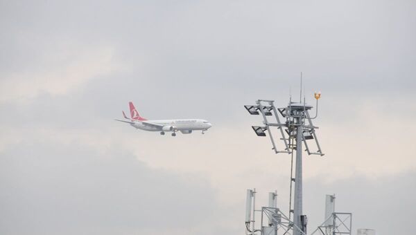 İstanbul Havalimanı'nda olumsuz hava koşulları nedeniyle çok sayıda uçak iniş yapamadı - Sputnik Türkiye