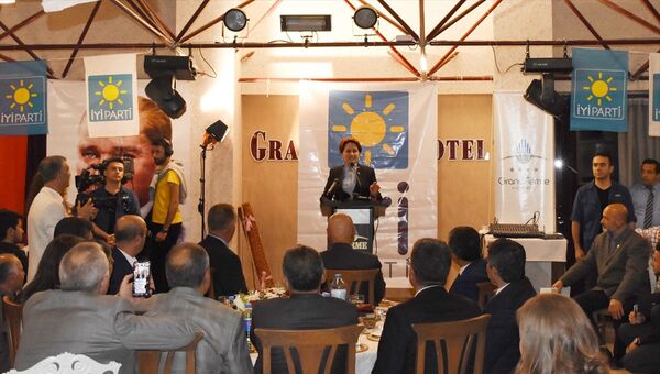 İYi Parti Genel Başkanı Meral Akşener (fotoğrafta), partisinin Kırşehir'deki bir otelde düzenlediği iftar programına katıldı. Akşener programda konuşma yaptı. - Sputnik Türkiye