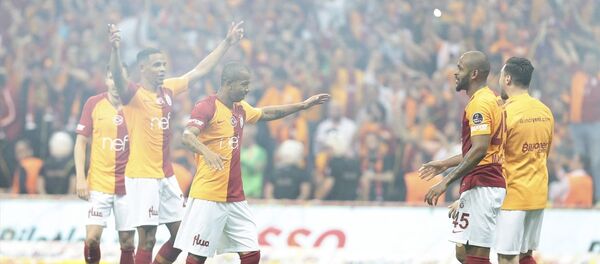 Spor Toto Süper Lig'in 33. haftasında Medipol Başakşehir'i 2-1 yenen sarı-kırmızılı ekip, 2018-2019 sezonunun bitimine bir hafta kala şampiyonluğunu ilan etti. - Sputnik Türkiye