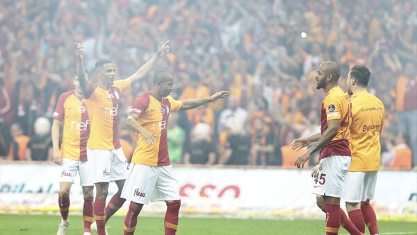 Spor Toto Süper Lig'in 33. haftasında Medipol Başakşehir'i 2-1 yenen sarı-kırmızılı ekip, 2018-2019 sezonunun bitimine bir hafta kala şampiyonluğunu ilan etti. - Sputnik Türkiye