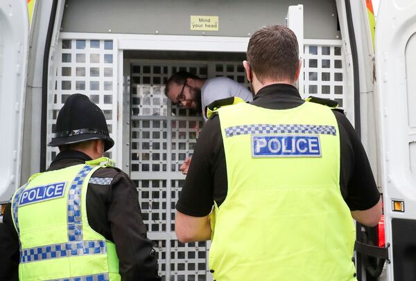 İngiltere'de 'milkshake protestoları' sürüyor: Bu kez hedef Brexit Partisi lideri - Sputnik Türkiye