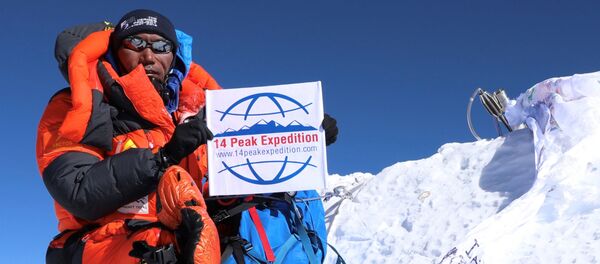 Nepalli şerpa Kami Rita, Everest'in zirvesine 24 kez tırmanarak kendi rekorunu kırdı. - Sputnik Türkiye