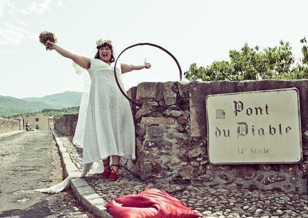 Fransa'da 'Şeytanın Köprüsü'yle' evlenen kadın: O yakışıklı, güçlü ve dayanıklı Fransa'da 'Şeytanın Köprüsü'yle' evlenen kadın: O yakışıklı, güçlü ve dayanıklı - Sputnik Türkiye