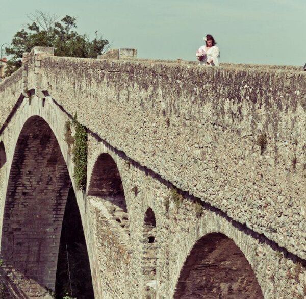 Fransa'da 'Şeytanın Köprüsü'yle' evlenen kadın: O yakışıklı, güçlü ve dayanıklı Fransa'da 'Şeytanın Köprüsü'yle' evlenen kadın: O yakışıklı, güçlü ve dayanıklı - Sputnik Türkiye