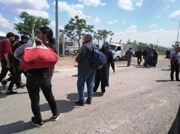 Türkiye'nin en büyük mülteci kampı kapatılıyor: Mültecilerden bazıları Suriye'ye döndü - Sputnik Türkiye