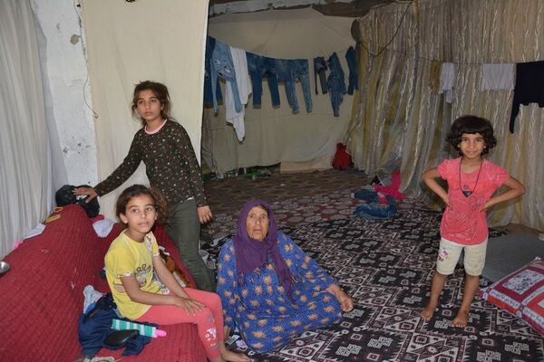 Türkiye'nin en büyük mülteci kampı kapatılıyor: Mültecilerden bazıları Suriye'ye döndü - Sputnik Türkiye