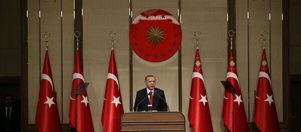 Cumhurbaşkanı Recep Tayyip Erdoğan, Cumhurbaşkanlığı Külliyesi Sergi Salonu'nda eğitim çalışanlarıyla iftarda bir araya geldi. - Sputnik Türkiye