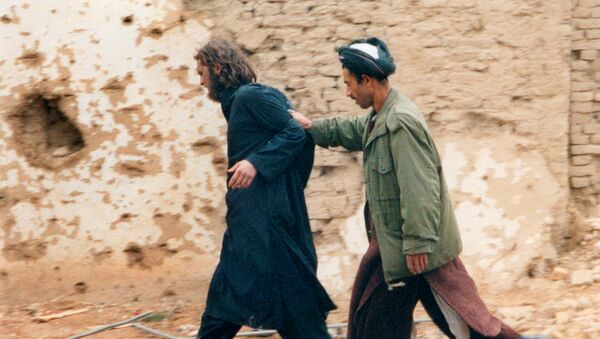 Kasım 2001'de Afganistan'da ele geçirilen 'Amerikalı Taliban' John Walker Lindh, yakalanan Taliban askerlerlerinin Mezar-ı Şerif'teki hapishane ayaklanmasına da karışmıştı - Sputnik Türkiye