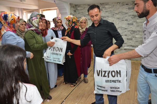 Kurtalan'da velilere Kur'an-ı Kerim seti hediye edildi - Sputnik Türkiye