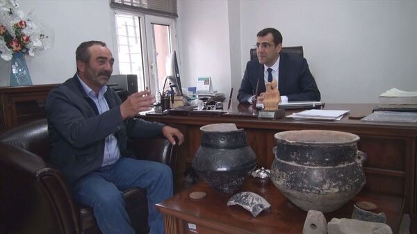 Tarlasını işlerken 5 bin yıllık tarihi eserler buldu, 'tutuklanırım' korkusuyla 1 ay sakladı - Sputnik Türkiye