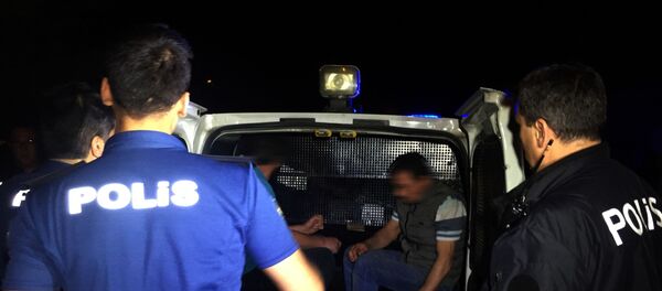 Kaçak define avcısı, ölü taklidi yaparak polisten kurtulmaya çalıştı - Sputnik Türkiye