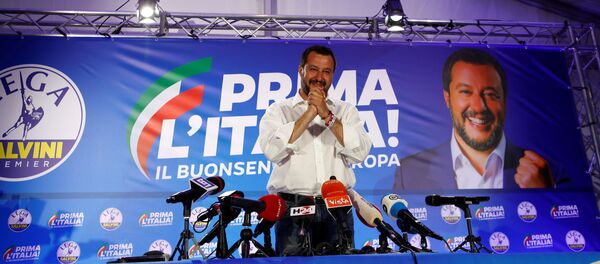 İtalya'nın aşırı sağ görüşlü Lig Partisi lideri Matteo Salvini - Sputnik Türkiye