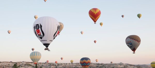 Fikret Orman, Beşiktaş balonuyla Kapadokya semalarında uçtu - Sputnik Türkiye