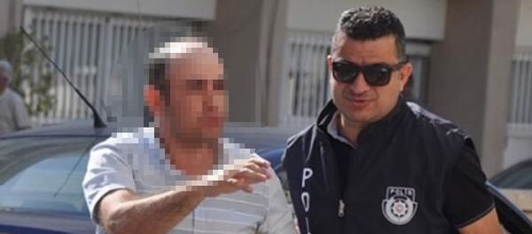 Kuzey Kıbrıs’ta Gazimağusa İlçesi’nde 32 yaşındaki Mesut T., kiracısını ölüm ve tecavüz etmekle tehdit ettiği gerekçesiyle gözaltına alındı. - Sputnik Türkiye