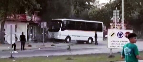 Kendisini uyaran kebapçının dükkanını minibüsle yıktı - Sputnik Türkiye