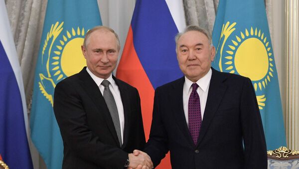 Birinci Kazakistan Devlet Başkanı (Elbaşı) Nursultan Nazarbayev, Rusya Devlet Başkanı Vladimir Putin - Sputnik Türkiye