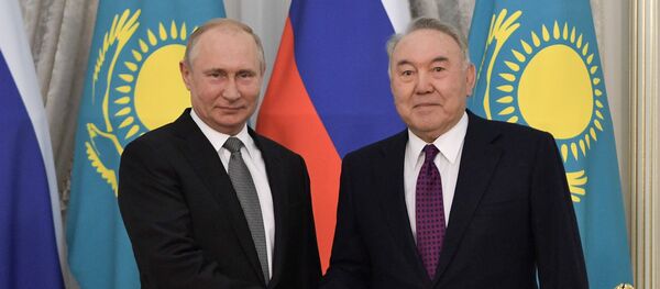 Birinci Kazakistan Devlet Başkanı (Elbaşı) Nursultan Nazarbayev, Rusya Devlet Başkanı Vladimir Putin - Sputnik Türkiye