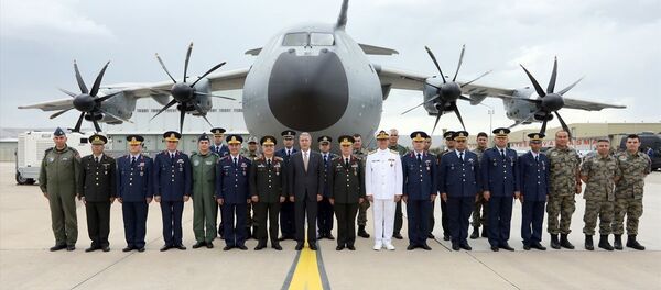 Bakan Akar ve komutanların 'uçan kale' ile 108. yıl uçuşu - Sputnik Türkiye