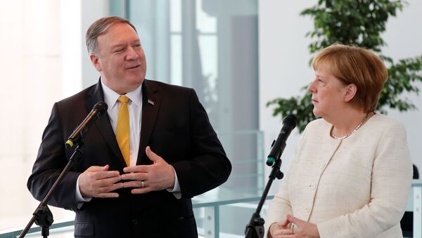 Almanya Başbakanı Angela Merkel ve ABD Dışişleri Bakanı Mike Pompeo - Sputnik Türkiye