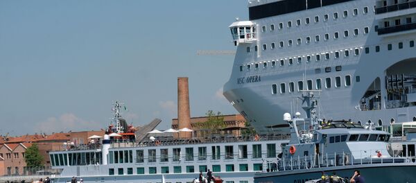 İtalya'da kruvaziyer, tekneye çarptı: 5 yaralı - Sputnik Türkiye