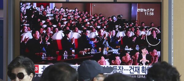 Kuzey Kore lideri Kim Jong-un tarafından idam ettirildiği öne sürülen ABD işlerinden sorumlu özel temsilci Kim Hyok-chol'u bir konserde gösteren fotoğraf yayımlandı. - Sputnik Türkiye
